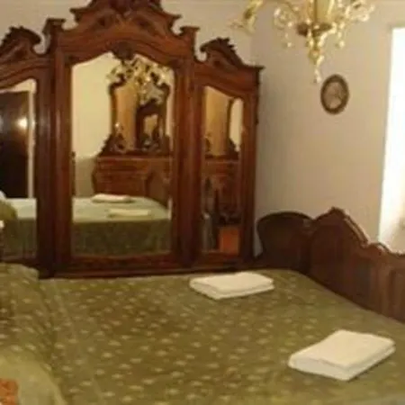 La Vie Est Belle Bed & Breakfast