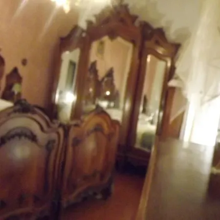 La Vie Est Belle Bed & Breakfast *
