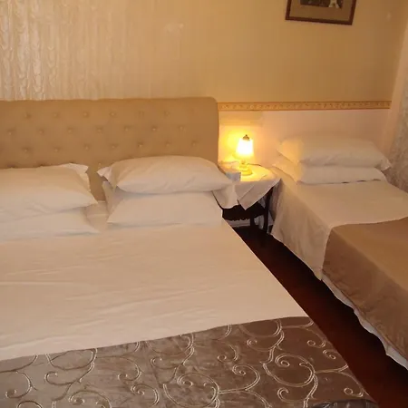 La Vie Est Belle Bed & Breakfast