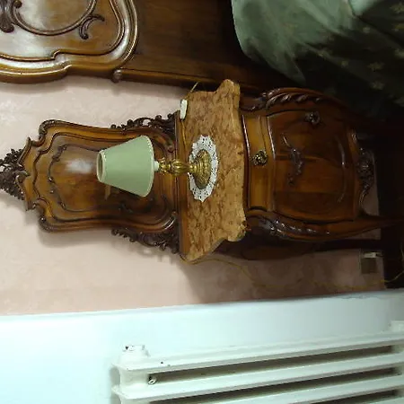 La Vie Est Belle Bed & Breakfast