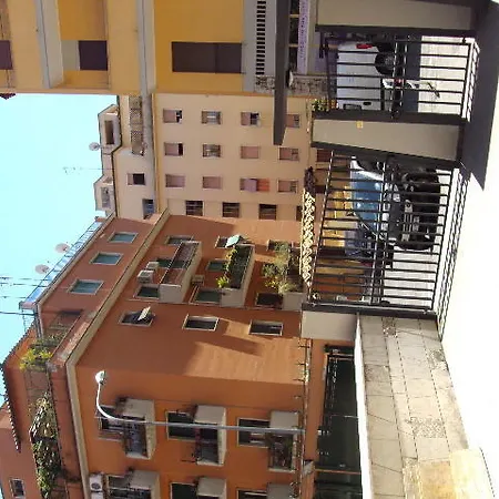 La Vie Est Belle Bed & Breakfast *