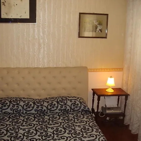 La Vie Est Belle Bed & Breakfast