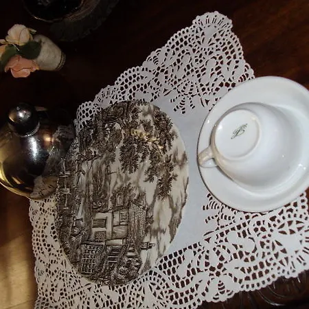 La Vie Est Belle Bed & Breakfast
